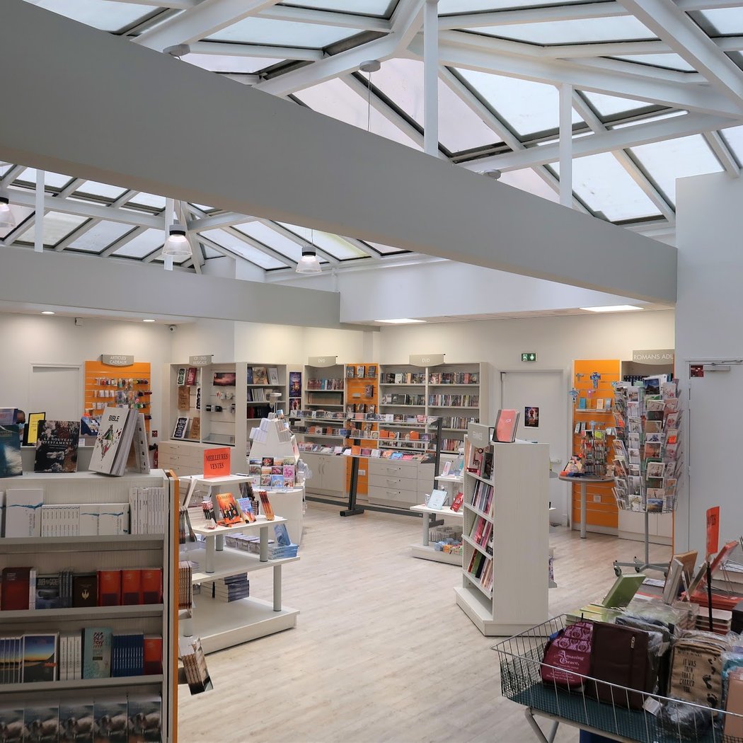 Paris Christian Bookstore 3